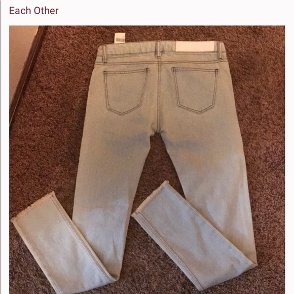 Each Other HIGH END Lightwash Skinny Jeans - Picture 2 of 4